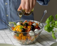 Os chefs espanhóis concordam: "O melhor molho para salada não é apenas azeite e vinagre; fica muito melhor com picles."