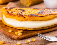 Panqueca de milho venezuelana: conheça a cachapa, uma ótima opção de café da manhã ou lanche da tarde