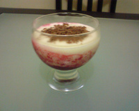 Mousse de limão com calda de morango