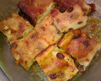 Pudim de pão com uvas passas