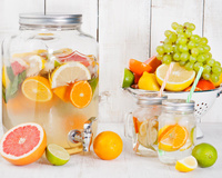 Pra inovar na rotina: os benefícios da água saborizada e quais ingredientes combinar