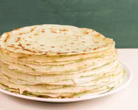 Massa básica de panqueca com queijo parmesão