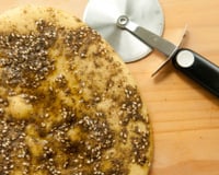 Colocar zaatar na comida faz bem mesmo? Nutricionista explica os benefícios e o que você precisa saber sobre o tempero árabe