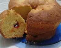 Bolo de fubá com goiabada