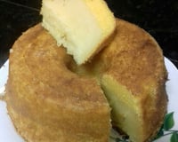 Bolo de fubá cremoso com queijo