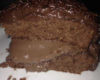 Bolo de chocolate recheado de forno