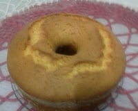 Bolo de fubá com creme de leite