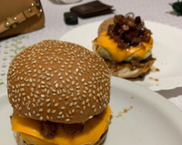 Hambúrguer com geleia de bacon