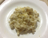 Macarrão ao molho três queijos