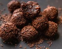 Como fazer brigadeiro sem leite condensado: descubra truques culinários