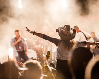 Shows nacionais, rodeio e competições na 48ª Festa do Peão de Boiadeiro de Colorado; confira!