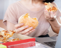 Para muitos, o fim de ano é uma época de estresse que faz descontar na comida: aqui estão 5 dicas para seguir na dieta durante o período