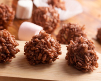 Levei minhas trufas cremosas e crocantes para vender na faculdade e agora todos os meus colegas estão viciados!