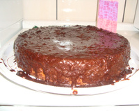 Bolo de cenoura com cobertura de chocolate