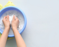 Nem água sanitária, nem bicarbonato: como tirar manchas de pano de prato de um jeito fácil e eficaz