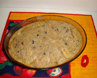 Cuca de banana com passas