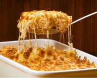 O arroz de forno à parmegiana mais fácil e saboroso do TudoGostoso para salvar qualquer almoço corrido