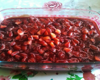 Brigadeirão com doce de morango