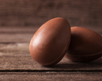 5 inspirações de ovos de Páscoa para você fazer em casa gastando menos de R$25