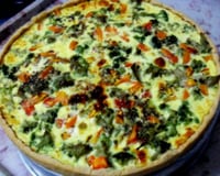 Quiche de brócolis e tomate italiano