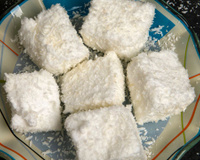 Fofinho como nuvem e com gostinho de marshmallow, esse lanche proteico de 3 ingredientes vai se tornar o seu favorito!