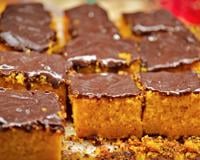 Pare de se privar de comer coisas gostosas: bolo de cenoura sem açúcar refinado e sem glúten é a receita acessível que cabe em qualquer dieta