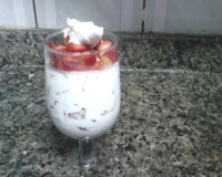 Morango com chantilly e suspiro