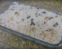 Arroz com nozes e uvas passas