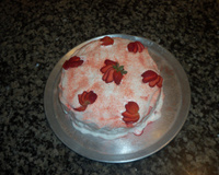 Bolo de morango e marshmallow