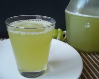 Suco de limão,gengibre e capim cidreira