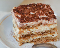 Em 10 minutos, a sobremesa fácil com biscoitos, doce de leite e creme de leite está pronta (e todo mundo ama!)