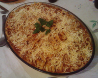 Macarronada com molho vermelho com carne moída