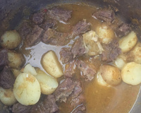 Acém ao molho com batata