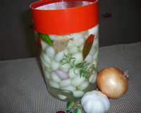 Cebolas pequenas em conserva