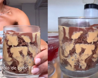 Bolo de pote fit (e suculento!) da Carol Peixinho: mistura tudo, 3 minutos no micro-ondas e monta no copo com o recheio