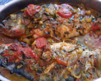 Tucunaré ao forno no molho vermelho