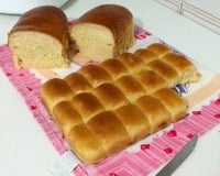 Pão de cachorro quente na máquina de pão