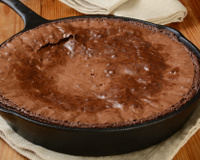 Todo mundo vai pedir a receita dessa sobremesa de frigideira sem glúten e sem lactose que fica pronta em 10 minutos!