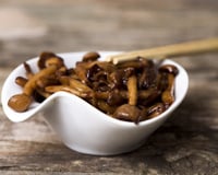 Cogumelo shimeji frito na manteiga