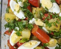 Salada quente de salsicha com batata