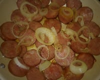 Linguiça acebolada com orégano