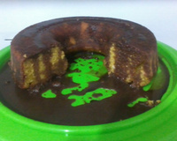 Bolo de cenoura com calda de chocolate que derrete na boca