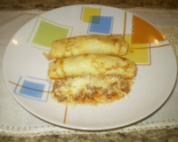 Panquecas com recheio de carne moída e acelga ao molho de tomate