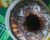 Bolo simples de coco com cobertura de chocolate (muito fácil)