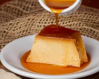 Como deixar a calda do seu pudim de leite condensado escura, mas não queimada: realce o sabor com o ponto certo