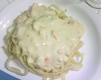 Macarrão ao molho branco com camarão