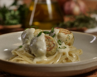 Almôndegas de frango ao molho de queijo 