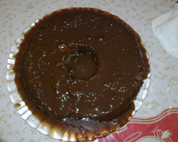 Bolo de chocolate com cobertura surpresa (sem ovos)