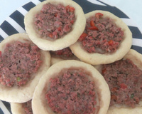 Esfirra aberta de carne