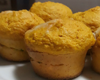Muffin salgado integral de cenoura e parmesão